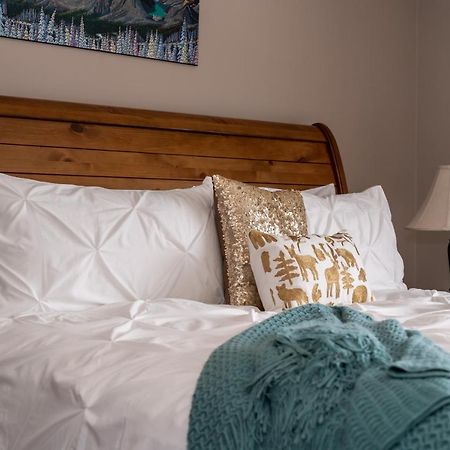 Fenwick Vacation Rental Open Hot Tub Glorious Mountain 2 Bedroom Canmore Exteriér fotografie